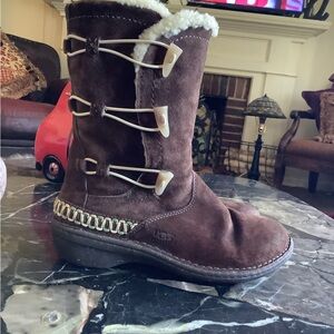 Authentic Ugg Kona expresso brown suede shearling lined boots size 8